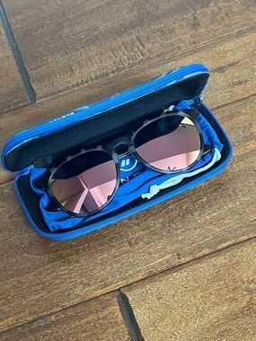 Blenders Sunglasses with Pink Mirrored Lenses NWOT